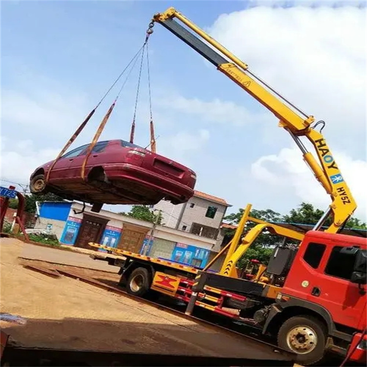 镇平吊车吊汽车的正确方法